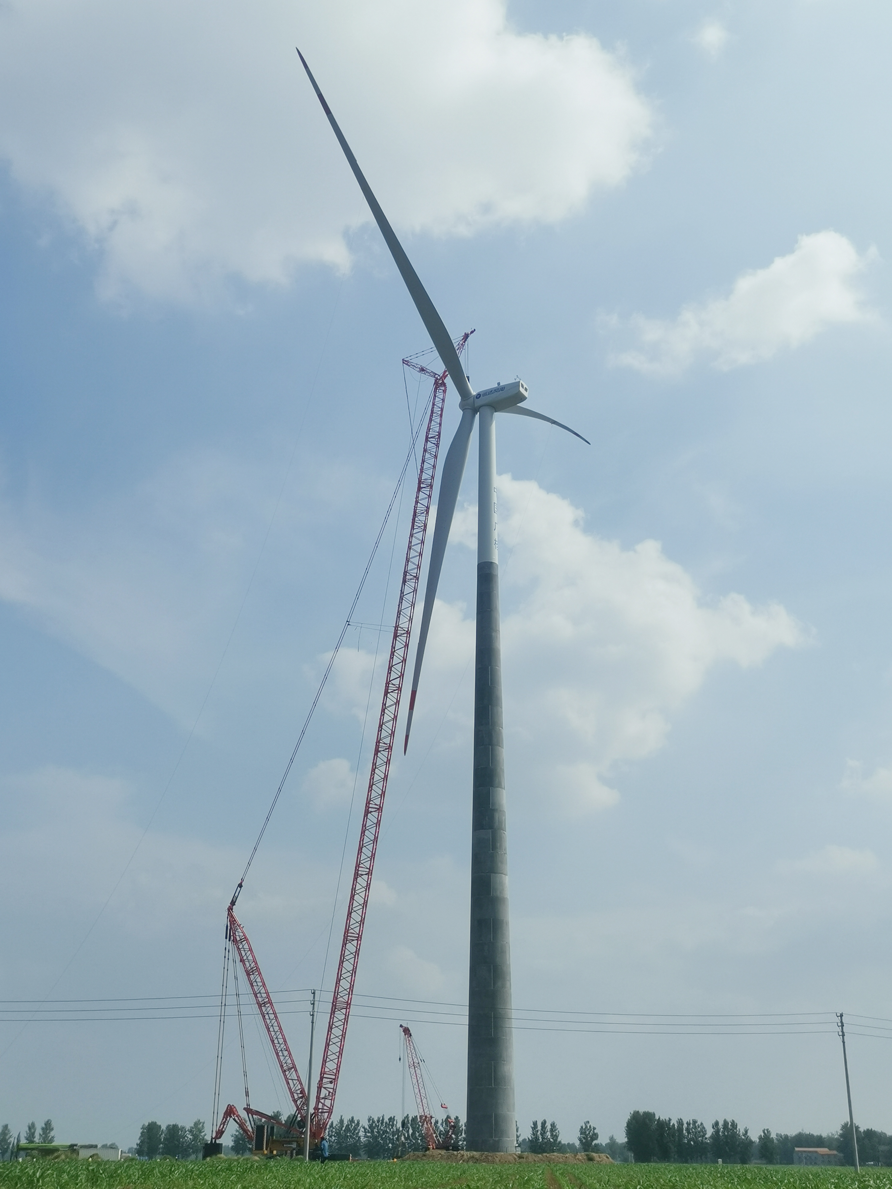 公司首臺(tái)！150米混塔機(jī)組順利并網(wǎng)