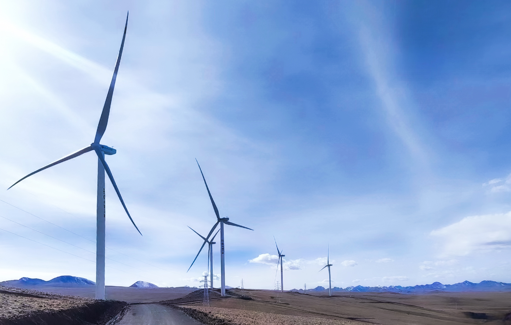 10天完成8臺(tái)機(jī)組調(diào)試！威尼斯9499登錄入口機(jī)組再創(chuàng)超高海拔風(fēng)電建設(shè)奇跡