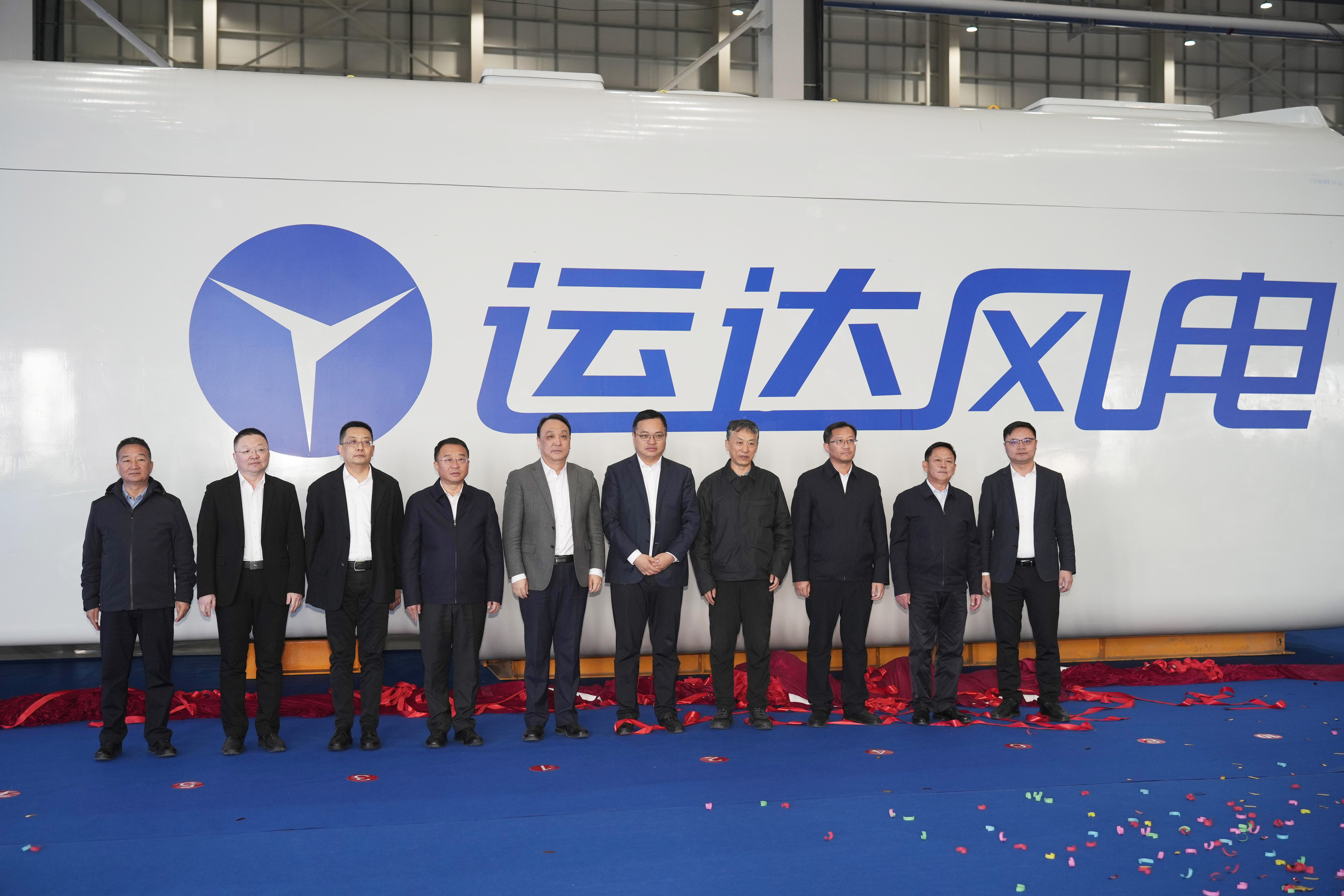 威尼斯9499登錄入口股份（阿拉善盟）新能源裝備制造基地首臺機(jī)組下線投產(chǎn) &ldquo;沙戈荒&rdquo;逐綠再煥新動能！